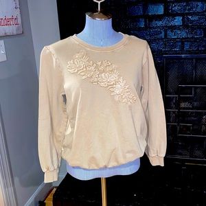 Solitaire Sweatshirt with embroidered floral Sz. M